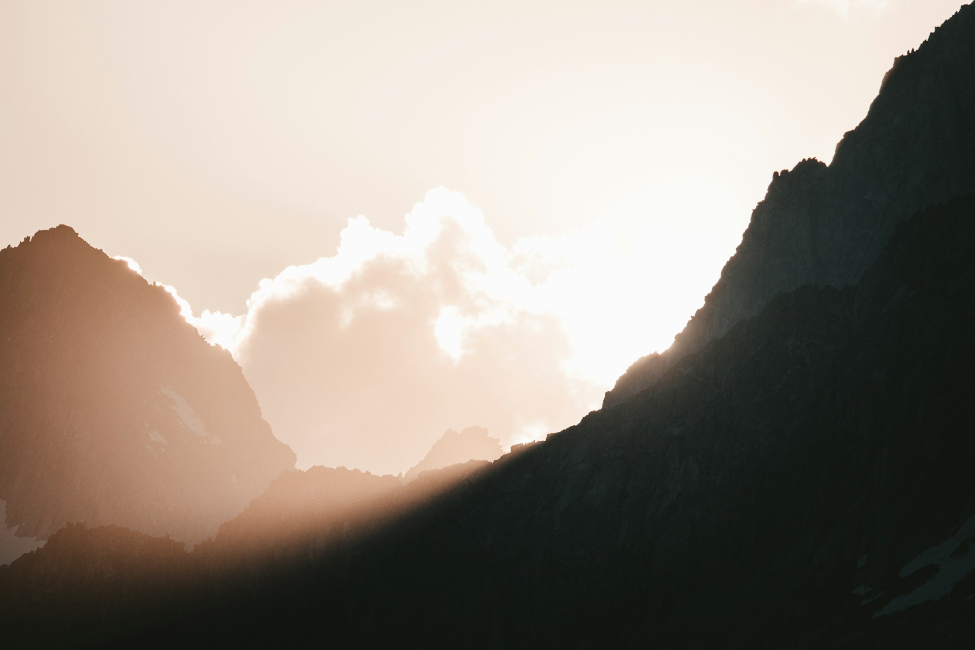 martin-adams-Stc-vVdvMb0-unsplash